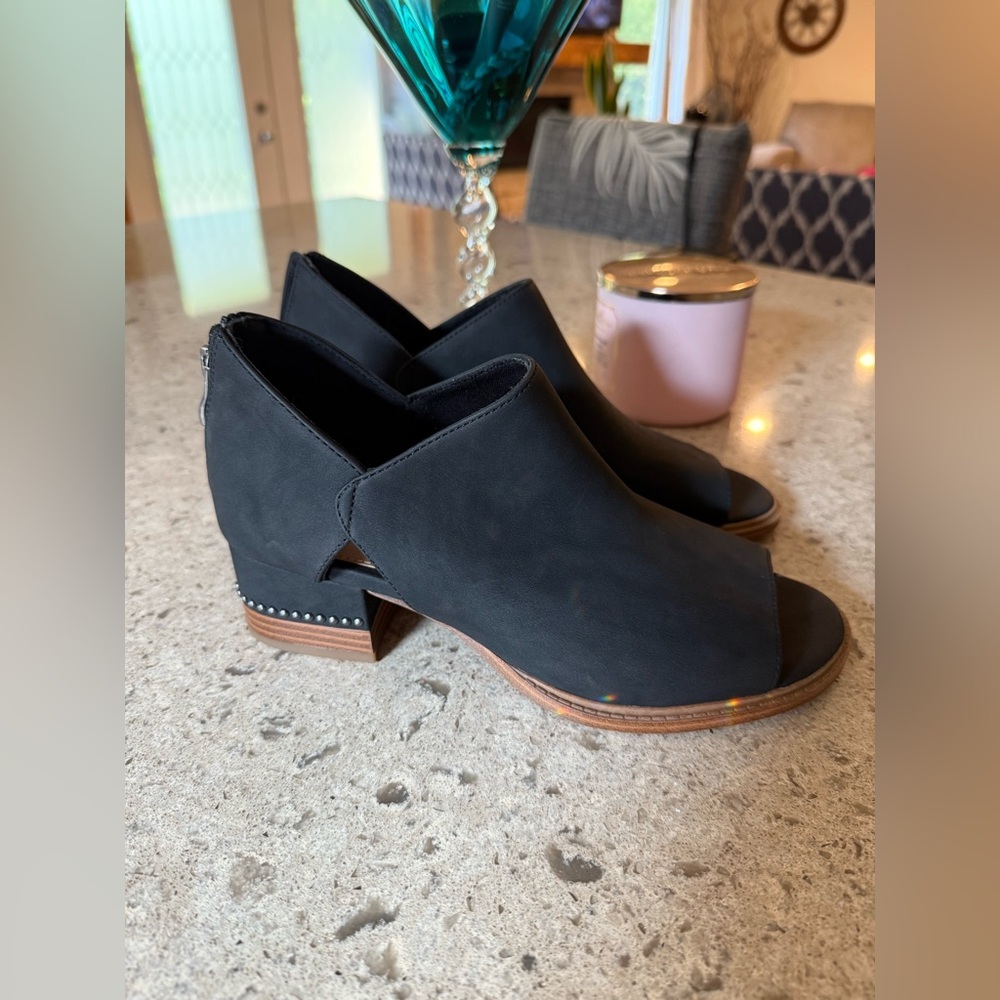 Maurice Elegant Black Women's Peep-Toe Shoes 8.5